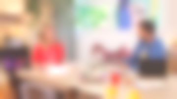 Sudadera roja de Agathe Lecaron en La maison des maternelles