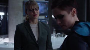 Blazer de mezcla de lana verde usado por Kara Danvers (Melissa Benoist) en Supergirl Temporada 5 Episodio 19