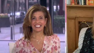 Veronica Beard Milan Metallic Stripe Floral Silk Blusa usada por Hoda Kotb como se ve en Today May 18, 2020