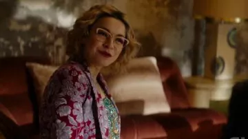 Pink Flo­ral Blaz­er worn by Pepper Smith (Julia Chan) in Katy Keene Season 1 Episode 13