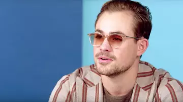 Beige sunglasses worn by Dacre Montgomery in 10 Things Stranger Things' Dacre Mont­gomery Can't Live With­out | GQ (2019)