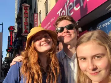 Le bob jaune porté par Sadie Sink sur son compte Instagram @sadiesink_
