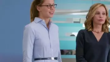 La robe bleue portée par Kara Danvers (Melissa Benoist) dans Supergirl (S01E04)