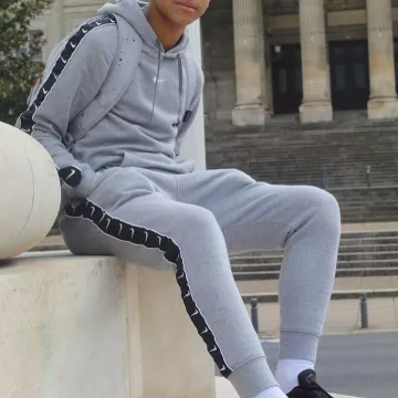 The Nike tracksuit, on the post Instagram of Instagram @_mvtteo_gn