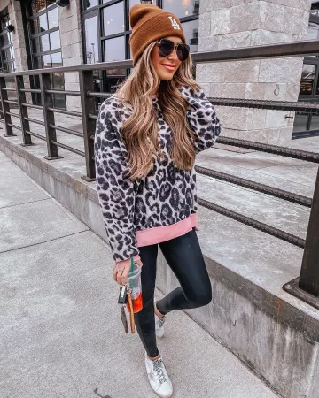Leopard Pull de Hollie Woodward sur l'Instagram account @holliewdwrd