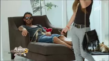 The shoulder bag with fringes Capucine Anav in The Angels of reality tv 5