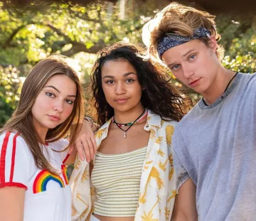 Rayé vert le haut porté par Madison Bailey sur l'Instagram compte de @obx