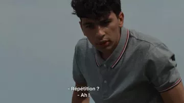 Le polo de Sim (Adil Dehbi) dans The Eddy (S01E02)