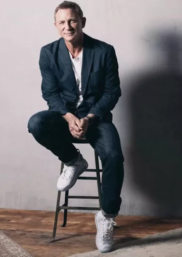 The Nike shoes of Daniel Craig on a promotional photo of At loggerheads