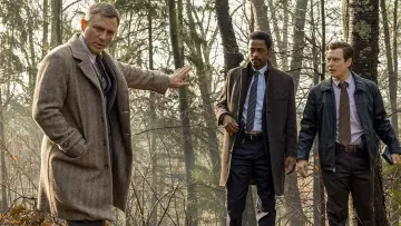 Abrigo de lana usado por Benoit Blanc (Daniel Craig) en Knives Out