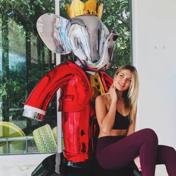 La brassière noire portée par Tiffany sur son compte Instagram @tiffanyk 