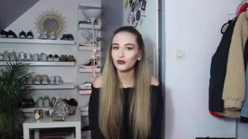 El top negro que lleva Sweetness en el vídeo 1500€ SHOPPING HAUL