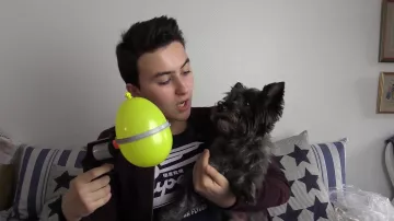 The gun to pop balloons of HugoPosay in his video TOP 10: FUNNY STUFF & AMAZING!!! - (Friday, True!)