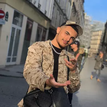 The cap worn by RK on the account Instagram of Instagram @rkofficiel_77