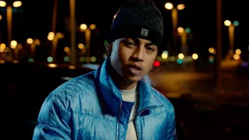 The down jacket blue worn by OBOY in her video clip With you