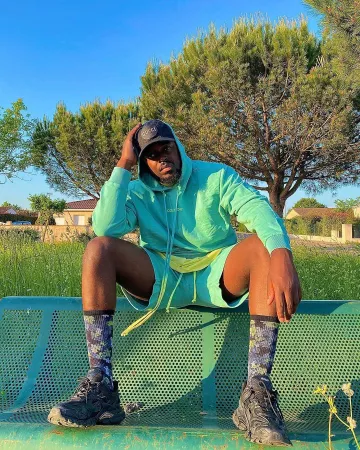 La sudadera con capucha verde de KeBlack en su cuenta de Instagram @keblackofficiel