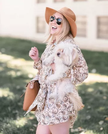 The Lina Mi­ni Dress of Kat Ensign on the Instagram account @katwalksf