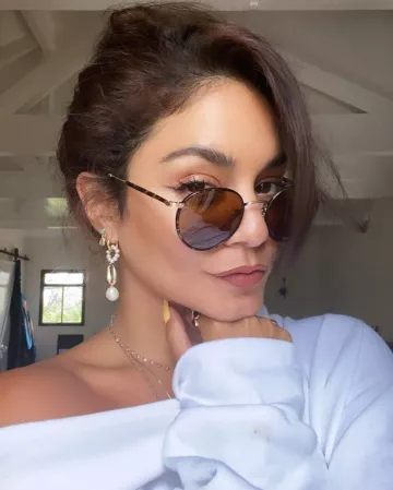 Garrett Leight Wilson Lunettes de soleil portées par Vanessa Hudgens Instagram Histoire 18 Mai 2020
