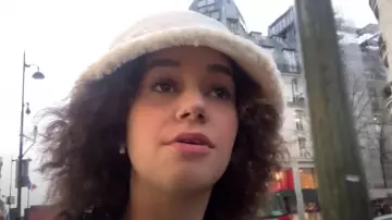 The bob in imitation sheepskin of Léna Mahfouf in the video I OFFER GIFTS TO MY FRIENDS #2 || Lena Situations