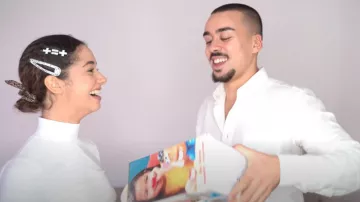 The white shirt of Johan Papz in the video I OFFER GIFTS TO MY FRIENDS #2 || Lena Situations