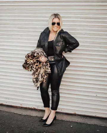 The Esat­to Pump of Kat Ensign on the Instagram account @katwalksf