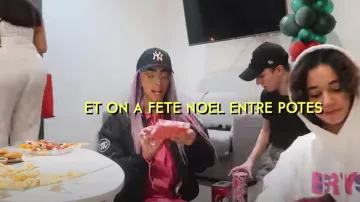 The cap New-Era of Bilal Hassani in the video AS A VLOG Of AUGUST || Lena Situations