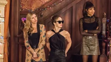 Blazer impreso usado por Ava Sharpe (Jes Macallan) como se ve en Legends of Tomorrow de DC (Temporada 5 Episodio 12)