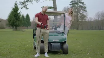 Le polo rouge porté par PLK dans son clip High