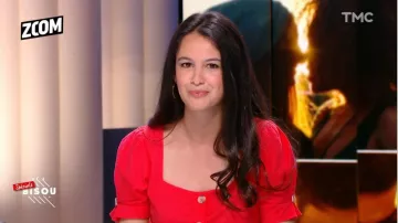 Le top rouge de Lilia Hassaine dans Quotidien
