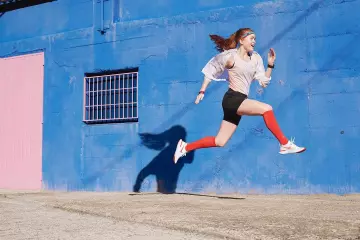 Les chaussettes Nike rouges portées par Sadie Sink sur son compte Instagram @sadiesink_