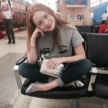 Los ojos coquetos de las bailarinas Chiara Ferragni que lució Sadie Sink en su cuenta de Instagram @sadiesink_