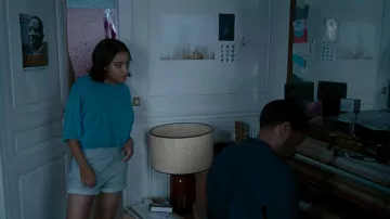 Camiseta azul de Julie (Amandla Stenberg) en The Eddy (S01E04)