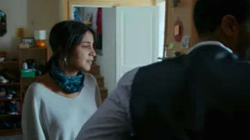 Le bandana noir de Amira (Leïla Bekhti) dans The Eddy (S01E04)