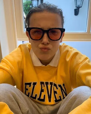 Le sweatshirt Levi's x Stranger Things porté par Millie Bobby Brown sur le compte Instagram de @milliebrownobsession