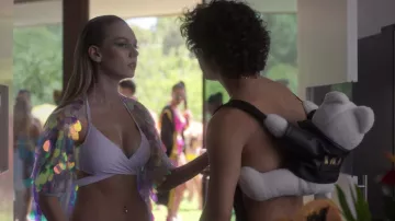 The backpack Teddy Bear worn by Valerio (Jorge López) in Elite (S03E06)