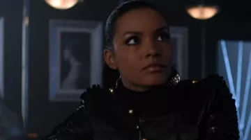 La veste noire Balmain de Tabitha Galavan (Jessica Lucas) dans Gotham (S03E21)