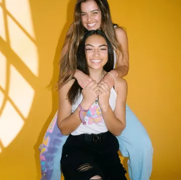 The jeans with holes worn by Avani Gregg on his account Instagram @avani 