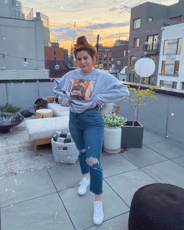 Adidas Baskets Blanches de Noelle Downing sur l'Instagram account @noelledowning