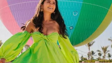 Vestido lime off the shoulder usado por Caila Quinn en The Bachelor temporada 24