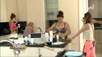 The jogging pants pink Capucine Anav in The Angels of reality tv 5