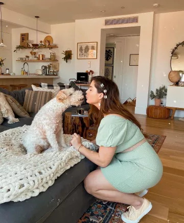 Superga Cotu Sneaker de Noelle Downing sur l'Instagram account @noelledowning