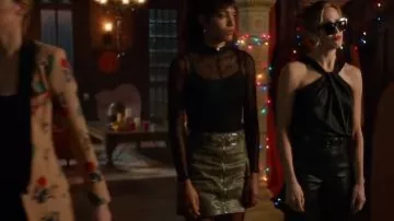 Black Twist Top usado por Sara Lance (Caity Lotz) en DC's Legends of Tomorrow Temporada 5 Episodio 13