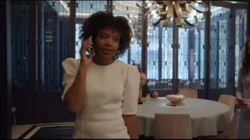Nuage blanc, Manches Robe portée par Bianca Skye (Châtie Harmon) dans Le Bon Combat de la Saison 4 Épisode 6