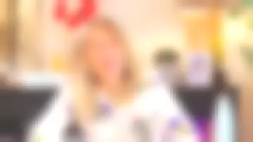 Le sweat à manches longues avec ancres imprimées all-over de Agathe Lecaron dans La maison des maternelles le 22.05.2020