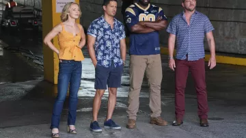 Blue Sneakers worn by Thomas Magnum (Jay Hernandez) in Magnum P.I. (S02E04)