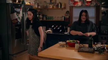 Leop­ard Over­all Dress worn by Annie Sullivan (Anneliese Judge) in Sweet Magnolias Season 1 Episode 3