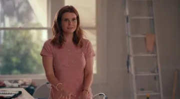 Camiseta rosa usada por Maddie Townsend (JoAnna Garcia) en Sweet Magnolias Temporada 1 Episodio 3