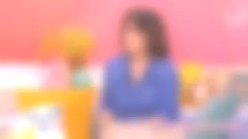 The printed skirt of Faustine Bollaert in It starts today 22 05 2020