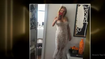 Vestido de encaje nude usado por Sonja Morgan en The Real Housewives of New York City Temporada 12 Episodio 8