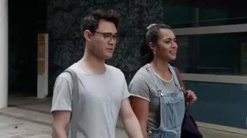 Mono de pierna recta usado por Ana (Cara McCarthy) en The Heights Temporada 2 Episodio 4